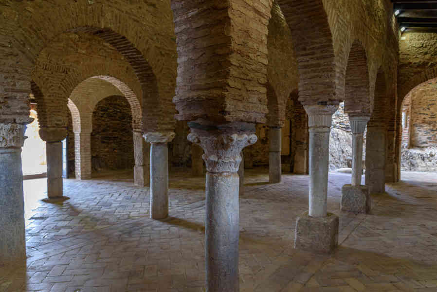 Huelva - Almonaster la Real 36 - fortaleza medieval y mezquita.jpg